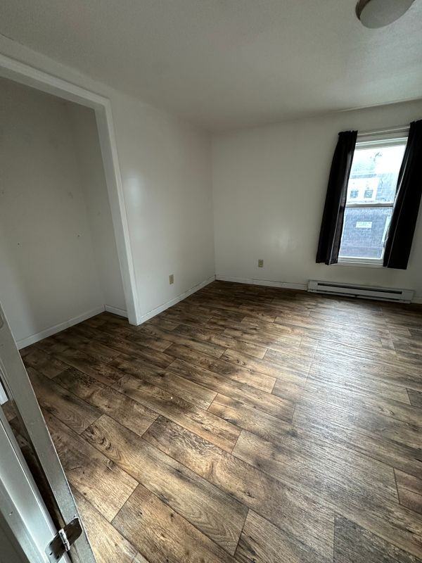 107 W Pulteney St - Photo 5 of 10