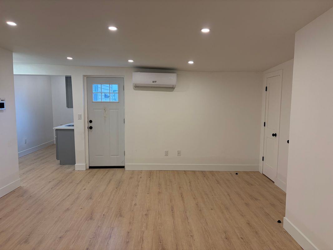 31 Van Zandt St - Photo 2 of 4