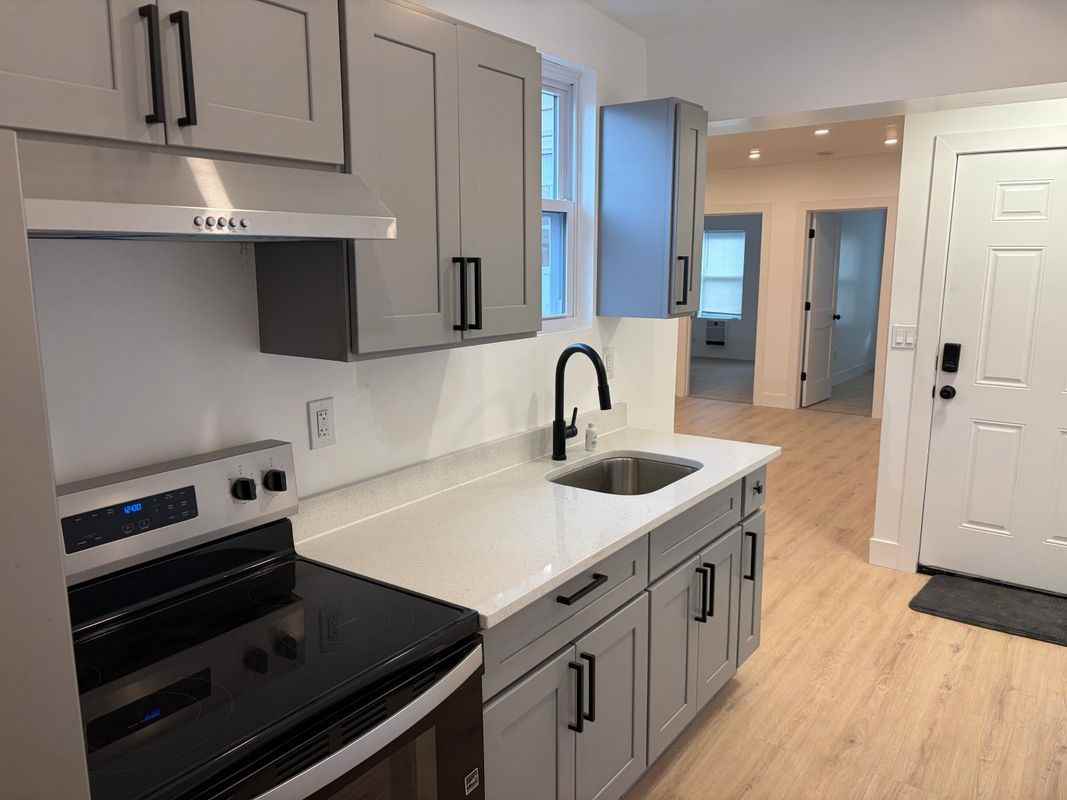 31 Van Zandt St - Photo 3 of 4