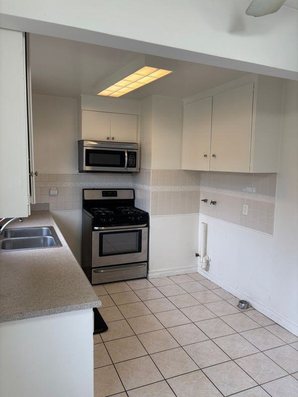 215 S Oak St - Photo 4 of 16