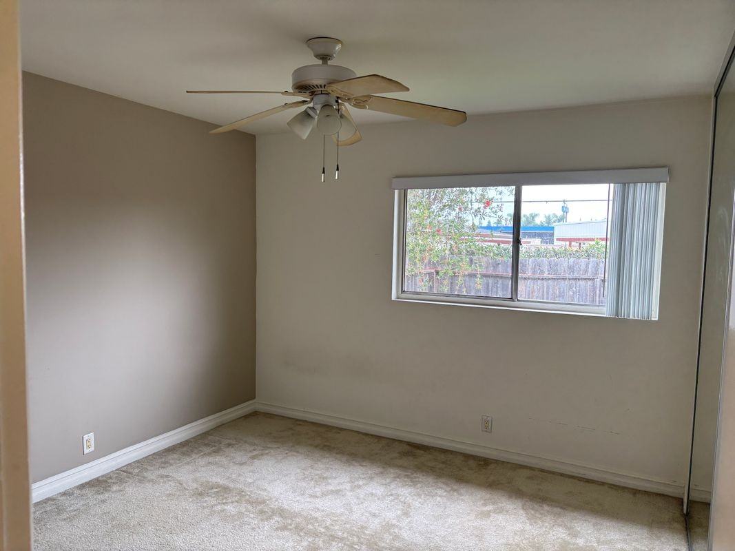 215 S Oak St - Photo 5 of 16