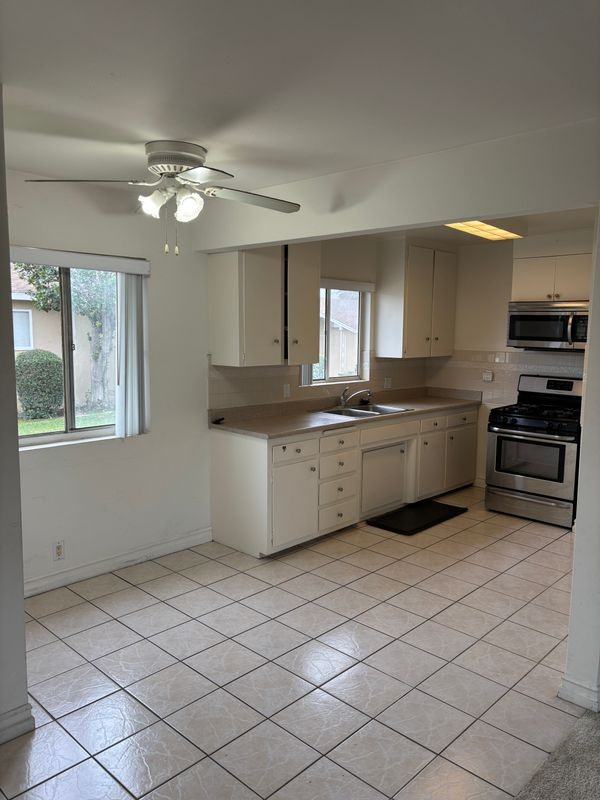 215 S Oak St - Photo 6 of 16