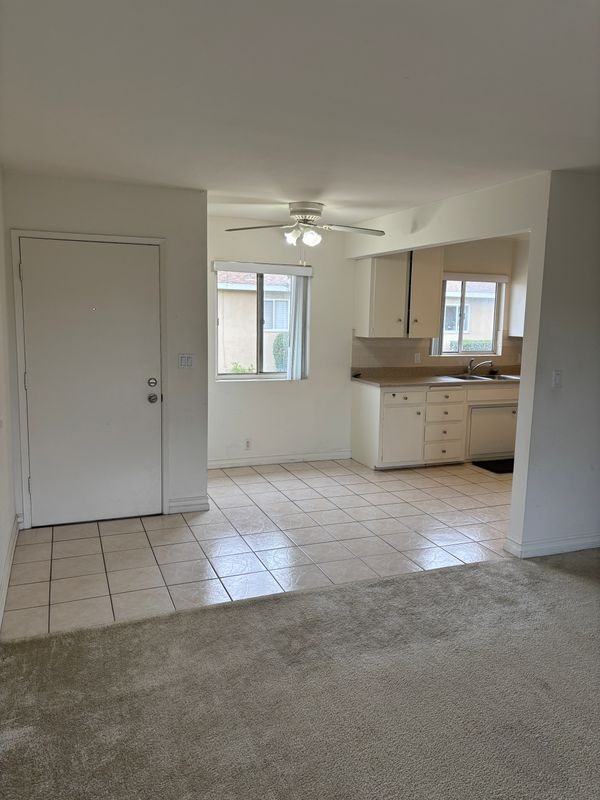 215 S Oak St - Photo 7 of 16