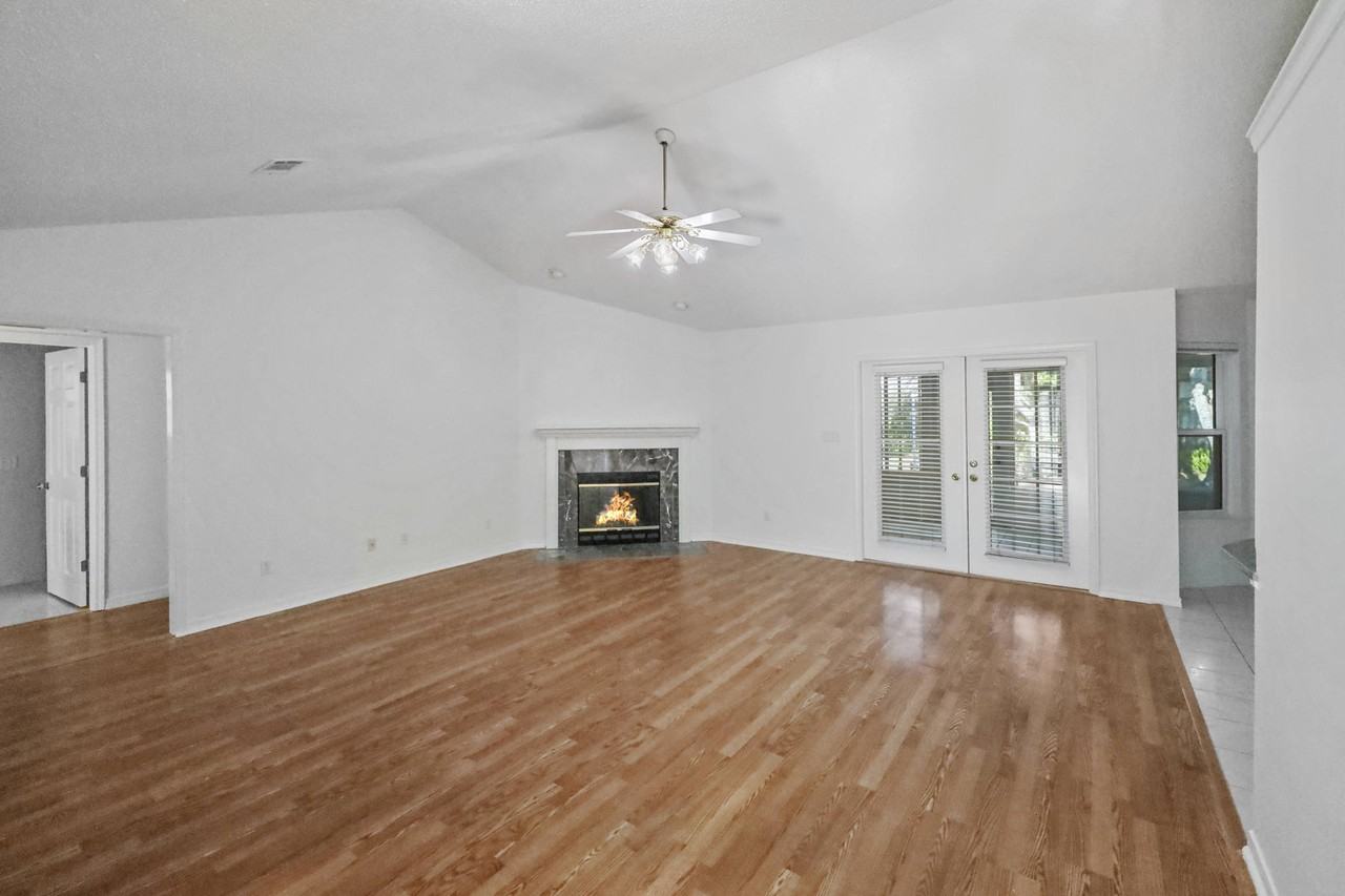 1297 Calcutta Dr #NA - Photo 4 of 18
