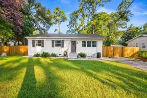 featured image of 907 Belleview Cir W #1
