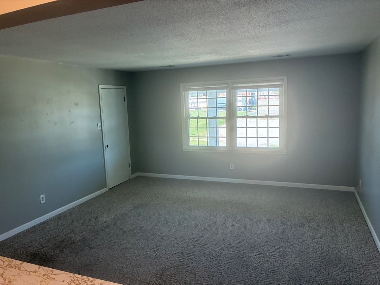 106 E Library St - Photo 4 of 20