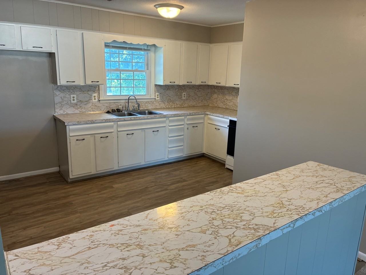 106 E Library St - Photo 5 of 20