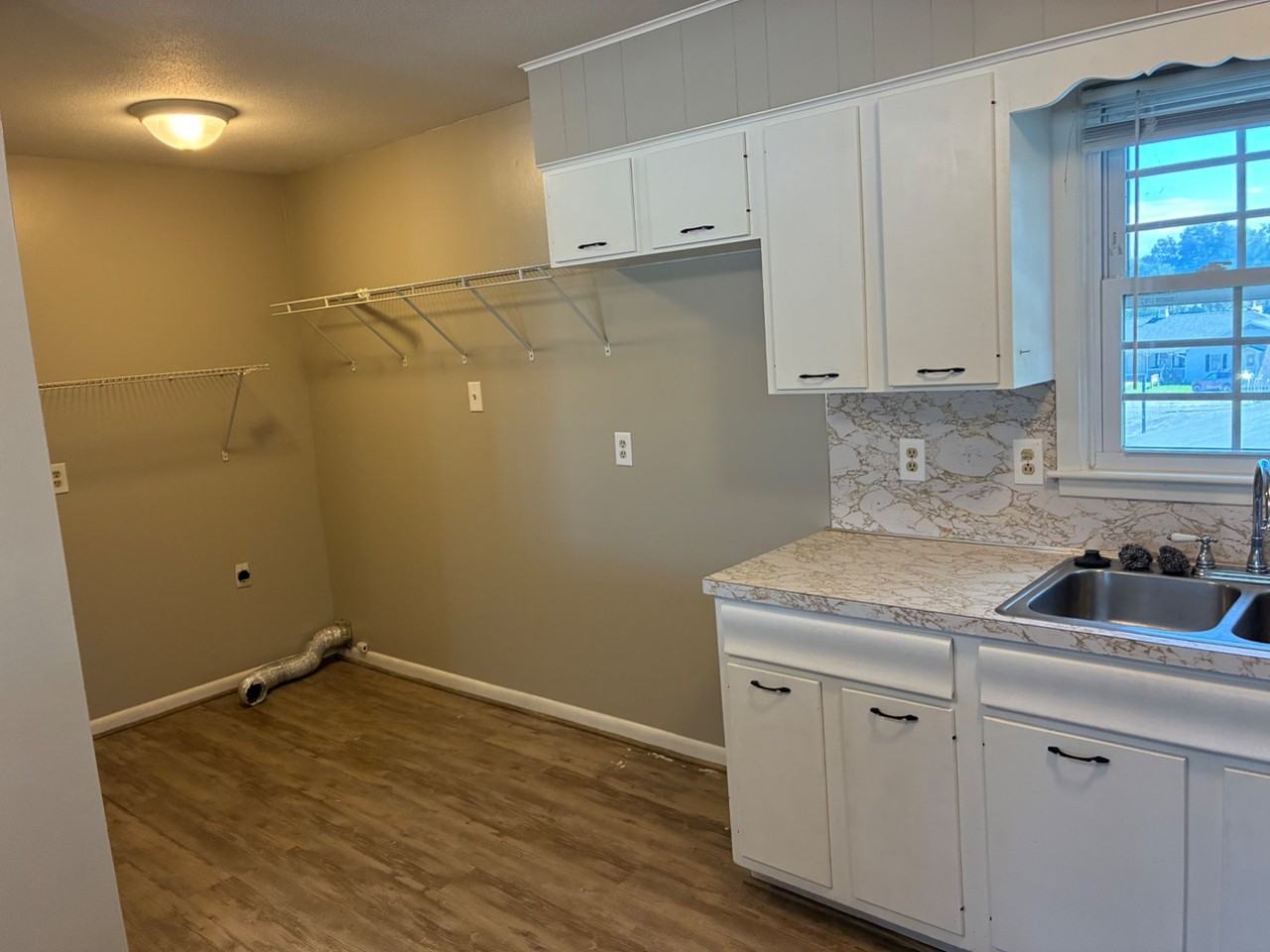 106 E Library St - Photo 7 of 20