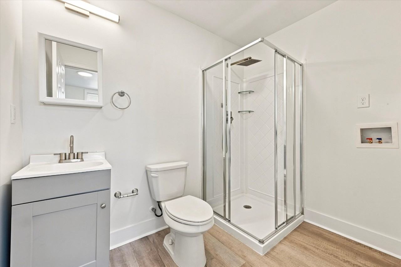 2910 N Woodstock St - Photo 5 of 10