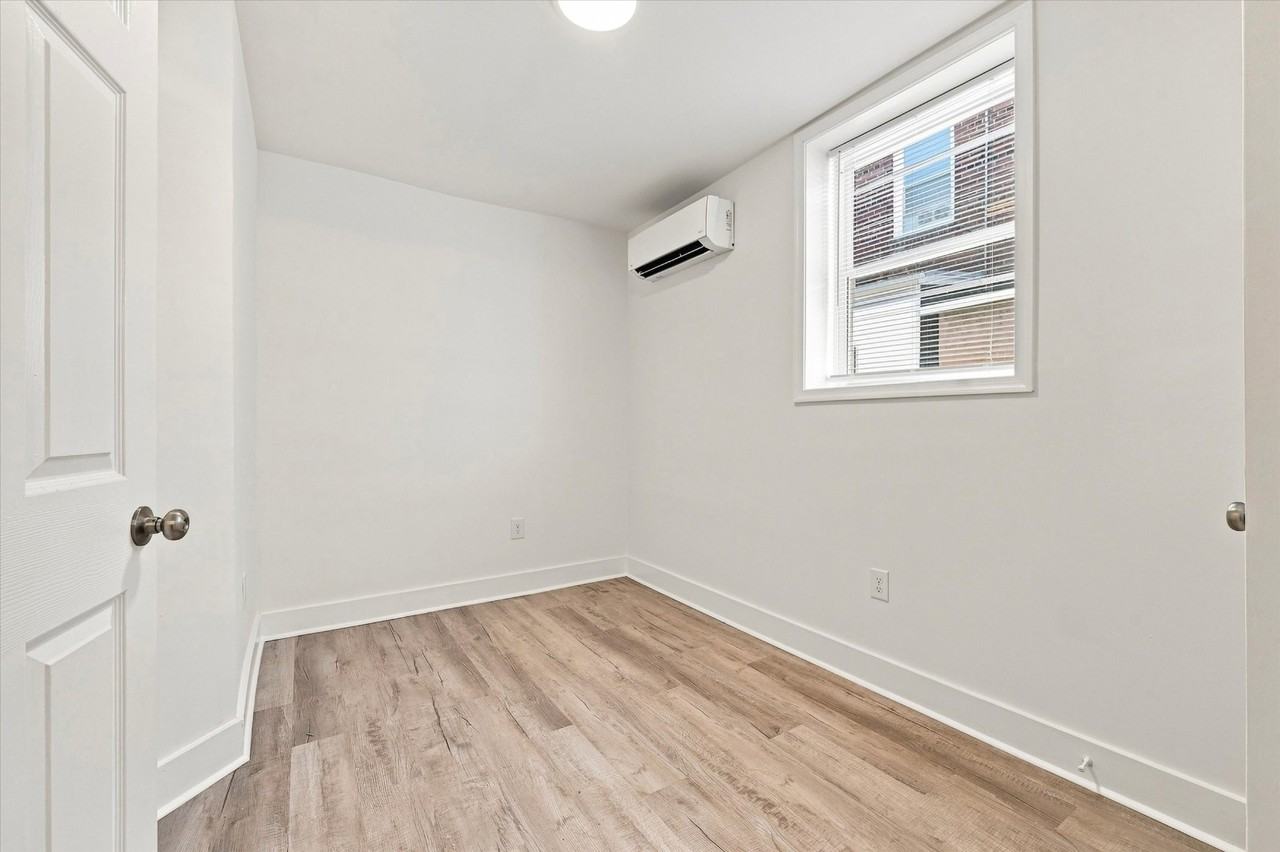 2910 N Woodstock St - Photo 7 of 10