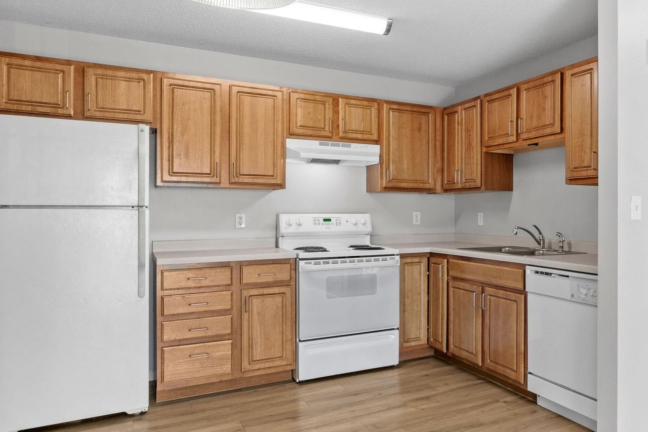 Sibley Cove Apartments - Photo 2 of 23