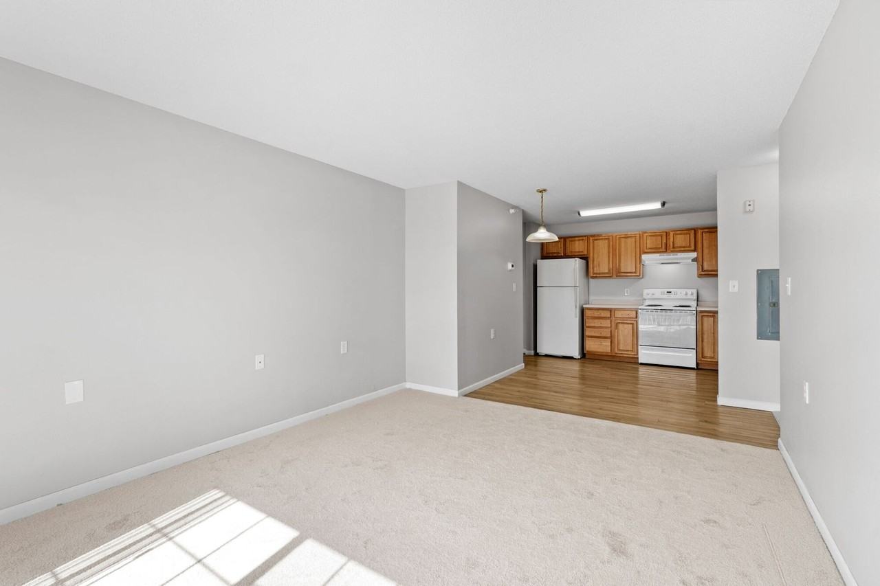 Sibley Cove Apartments - Photo 6 of 23