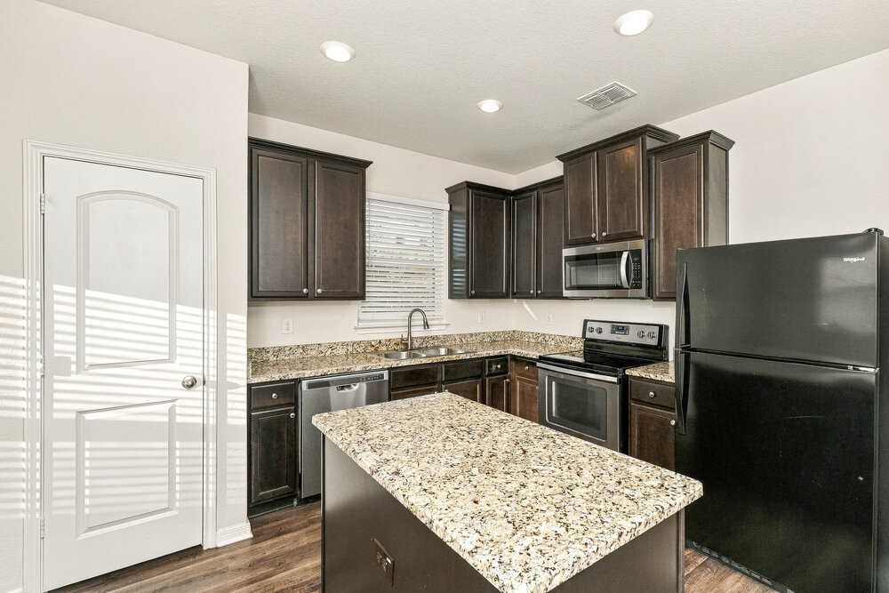 7928 Bluewater Cv - Photo 7 of 16