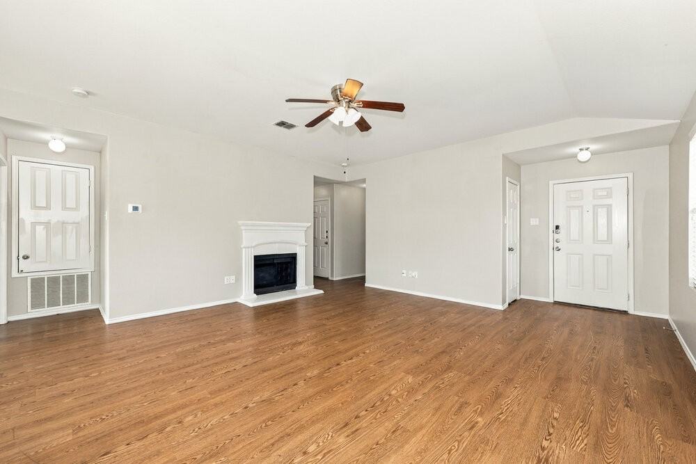 506 Eisenhower Ln - Photo 3 of 16