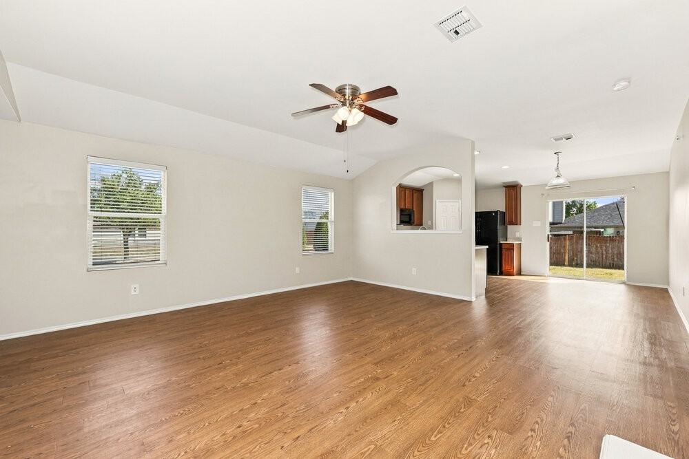 506 Eisenhower Ln - Photo 5 of 16