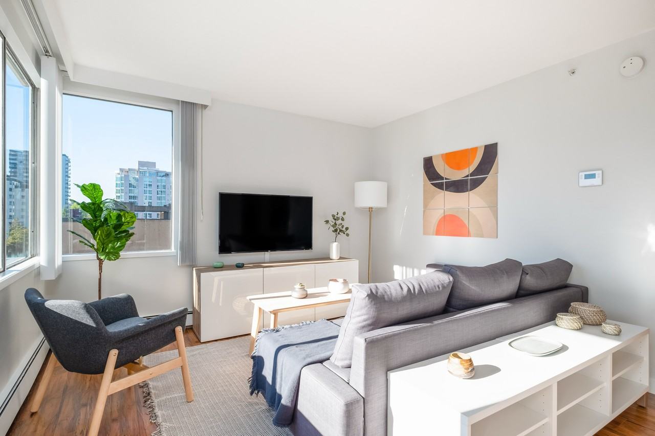 1033 Haro St - Photo 2 of 7