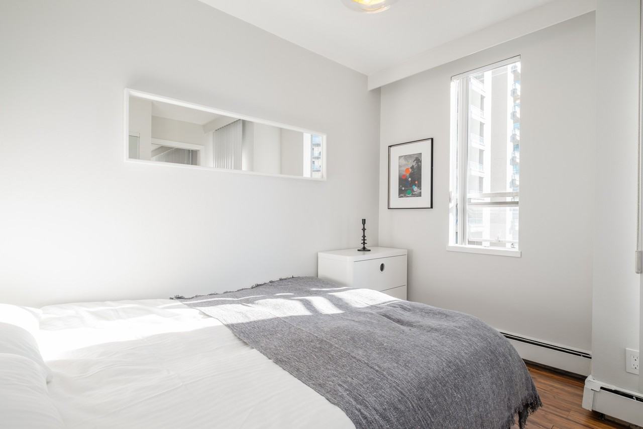1033 Haro St - Photo 4 of 7