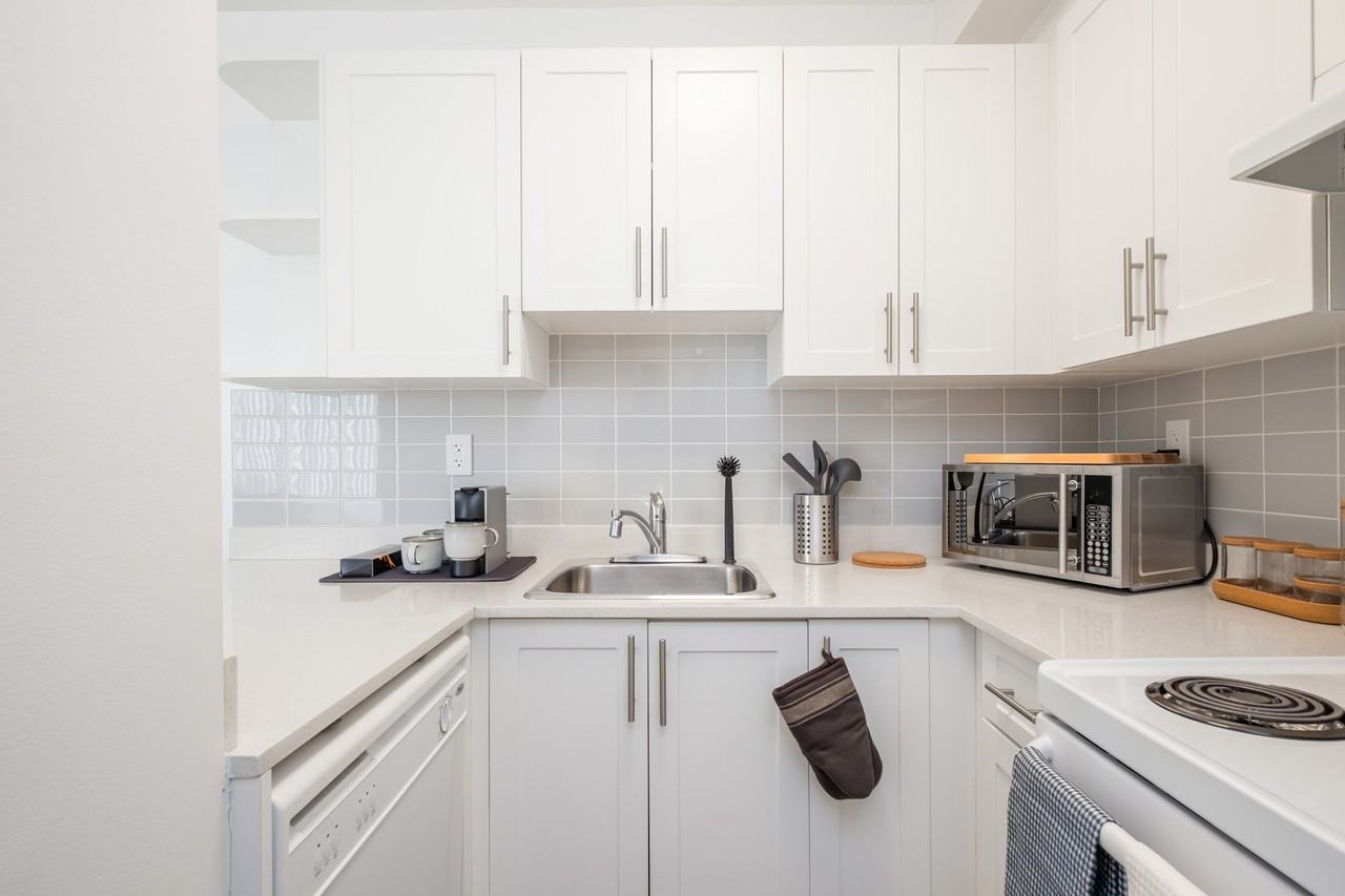 1033 Haro St - Photo 5 of 7