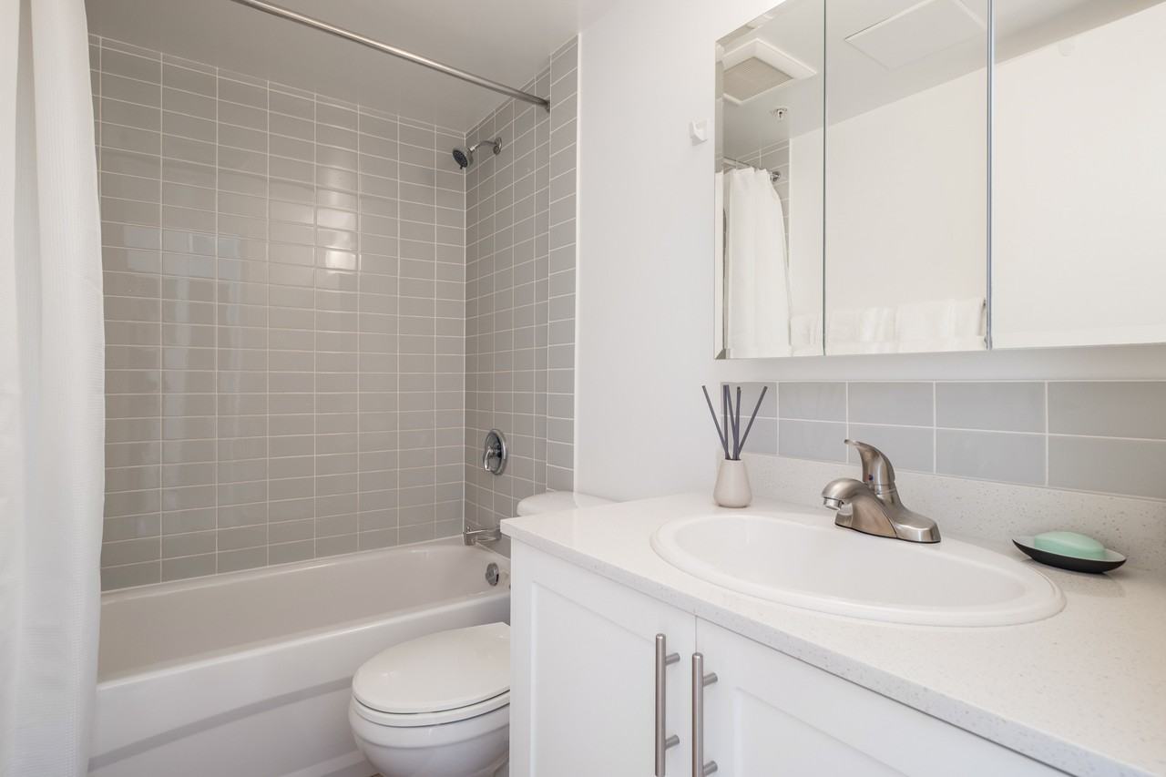 1033 Haro St - Photo 7 of 7