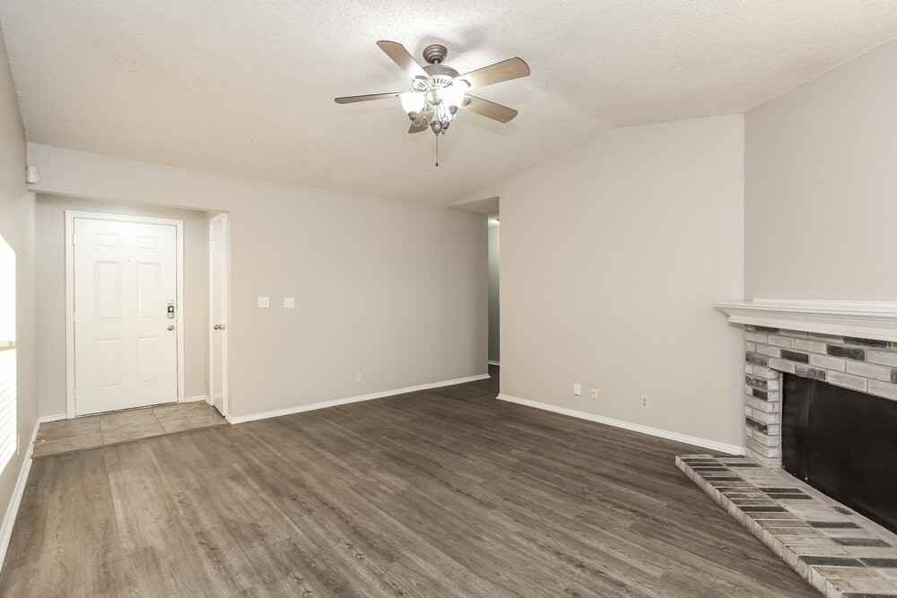 6404 Liberty Trl - Photo 3 of 16