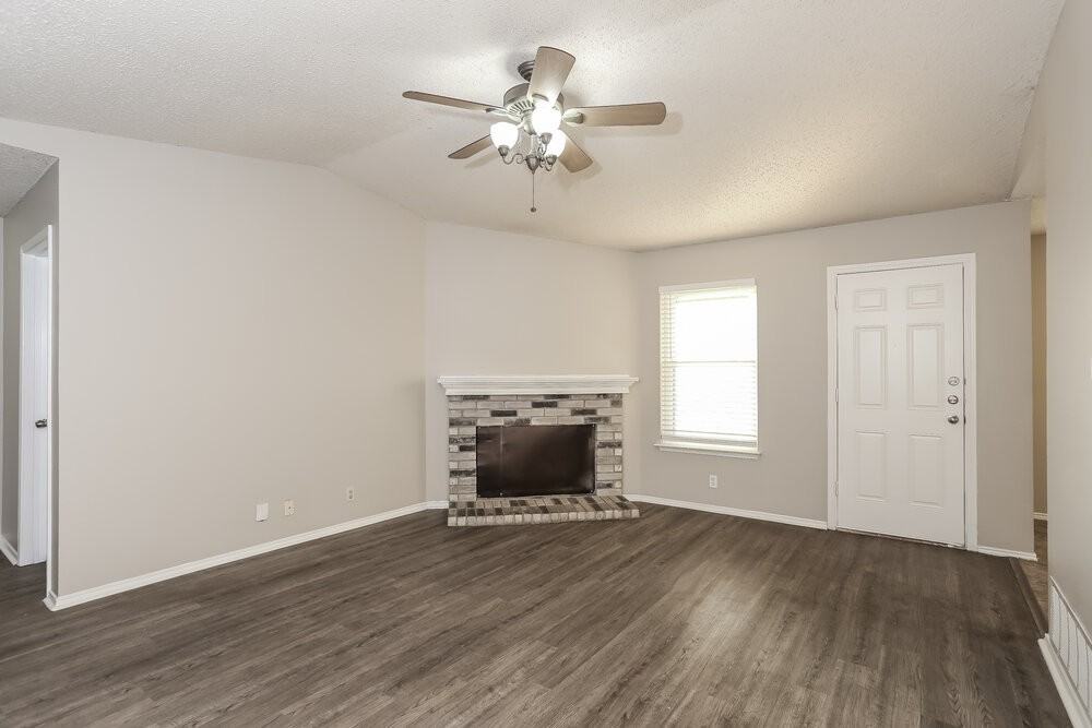 6404 Liberty Trl - Photo 4 of 16