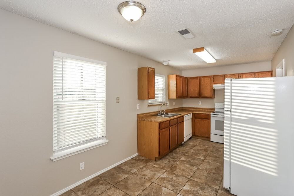 6404 Liberty Trl - Photo 6 of 16