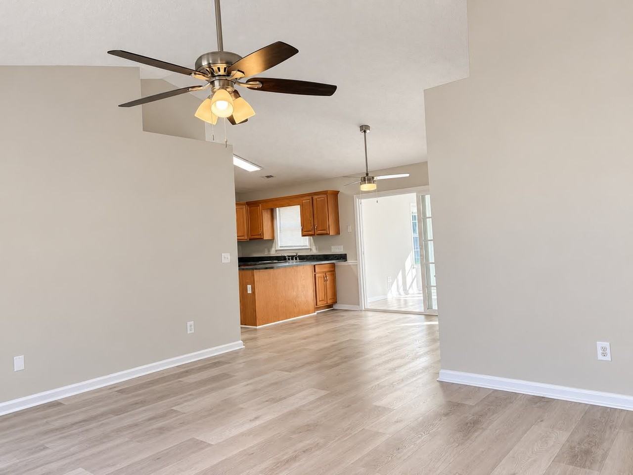 6005 Palasade Ct - Photo 5 of 32