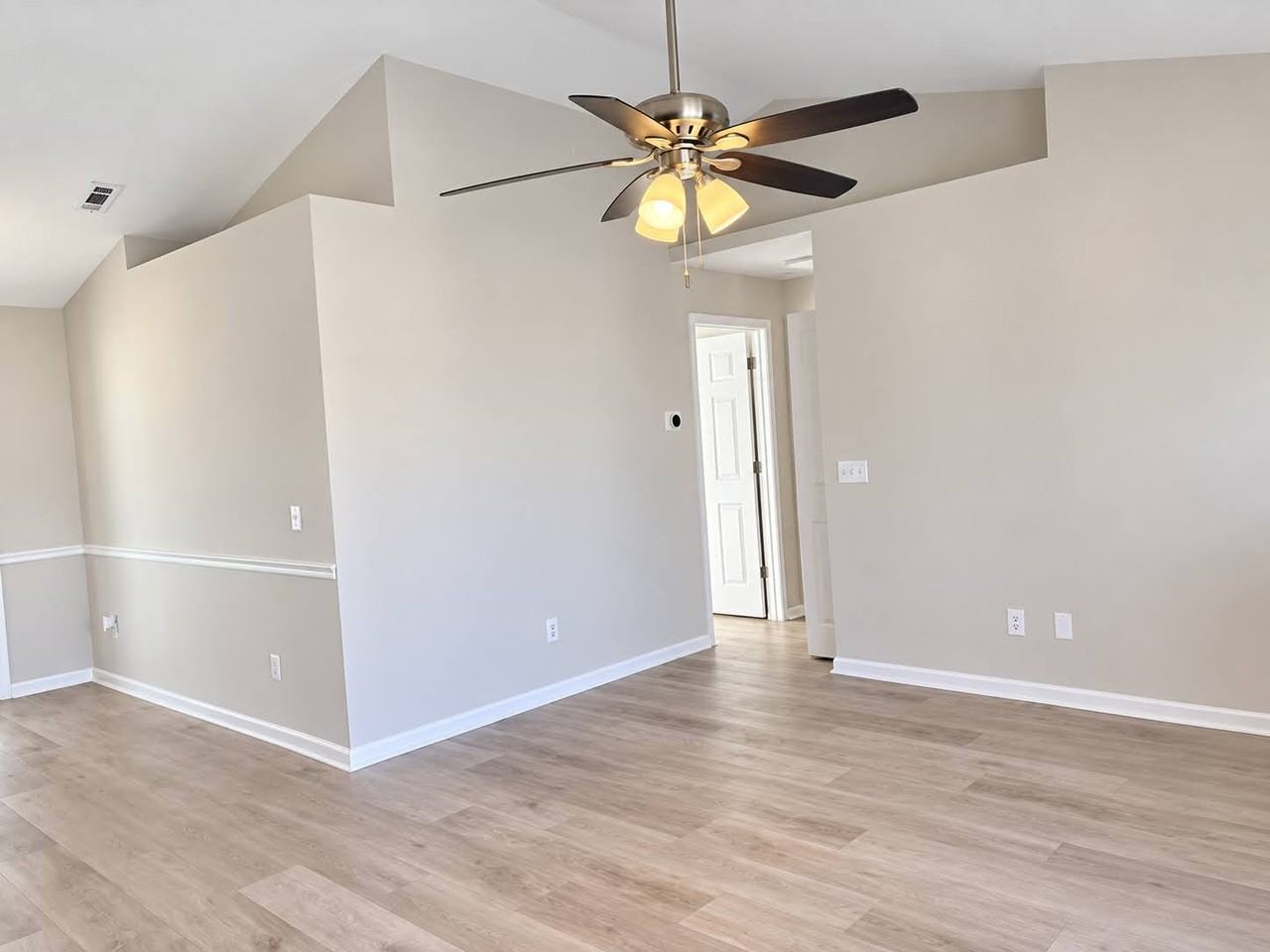6005 Palasade Ct - Photo 4 of 32