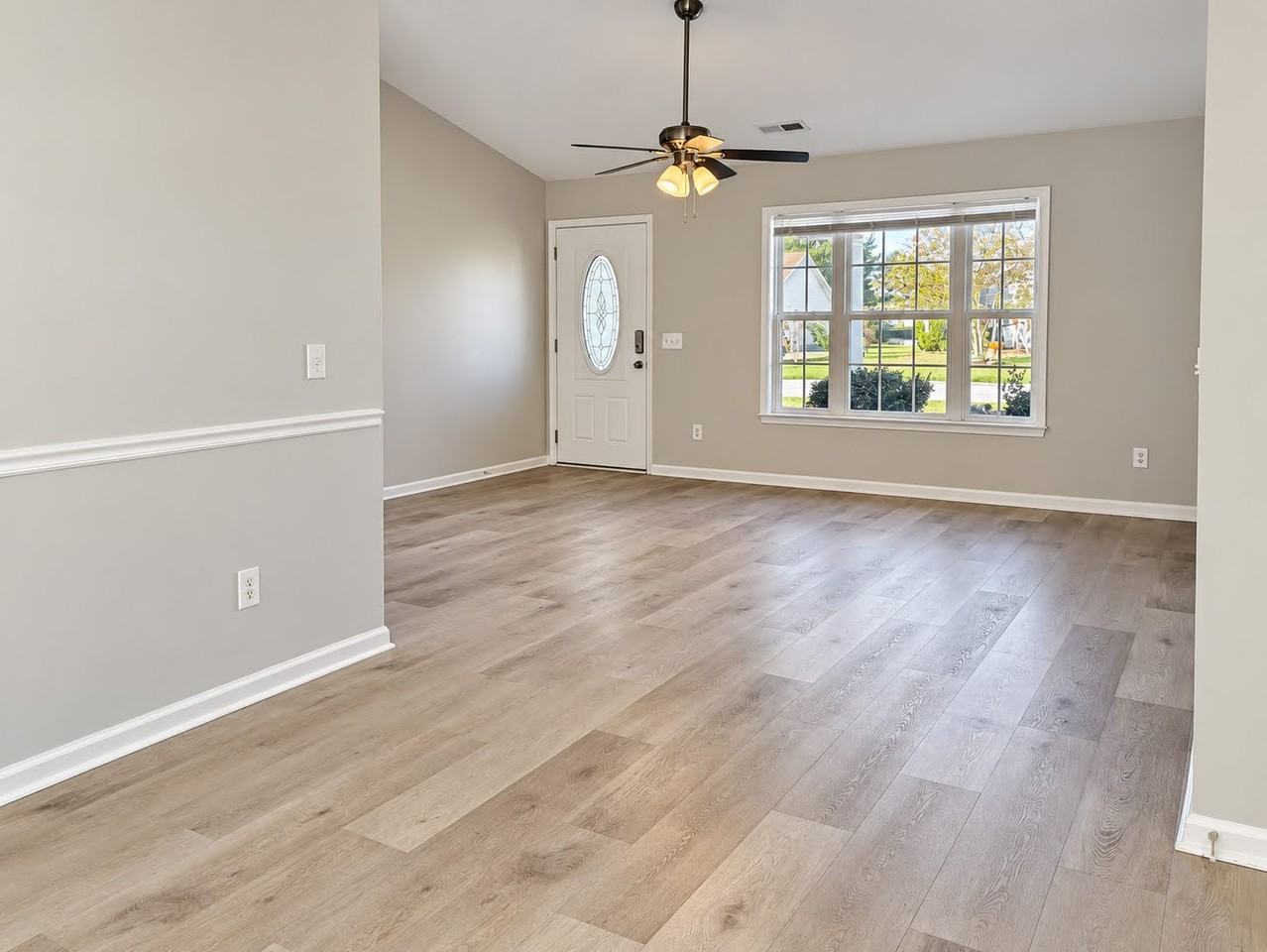 6005 Palasade Ct - Photo 3 of 32