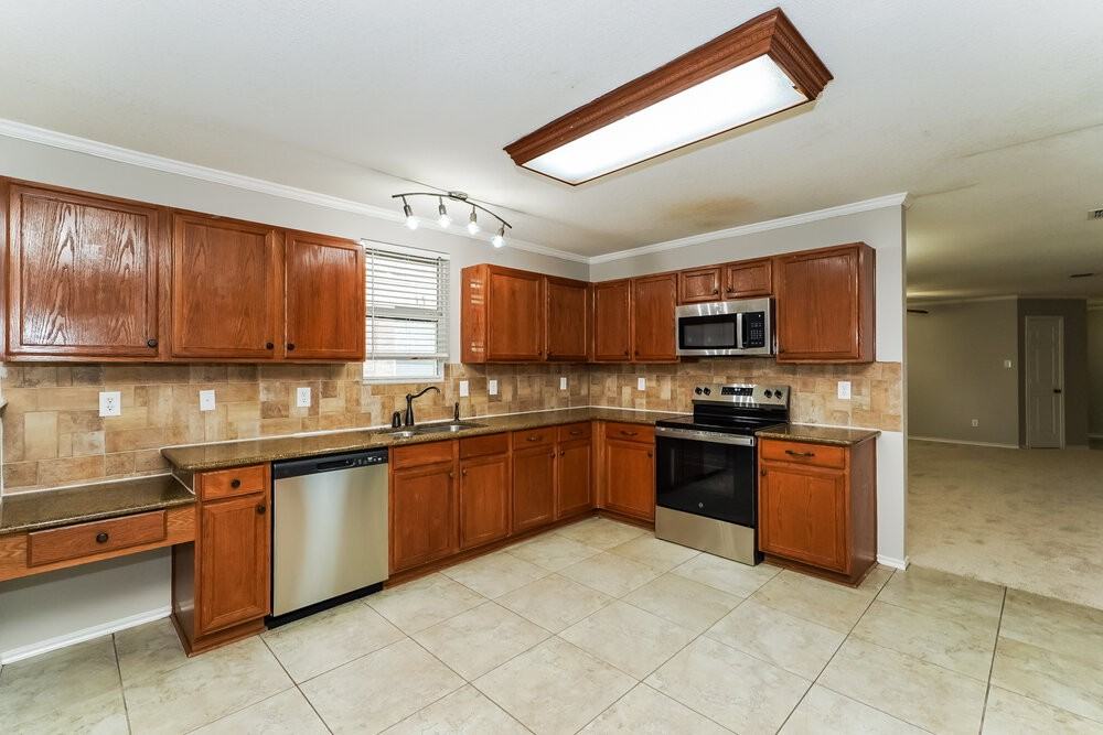 1720 Rialto Way - Photo 6 of 16