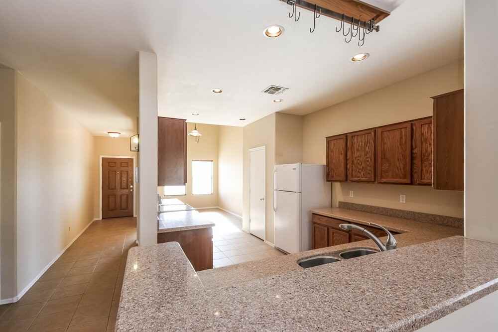 2422 N 92nd Ln - Photo 6 of 16