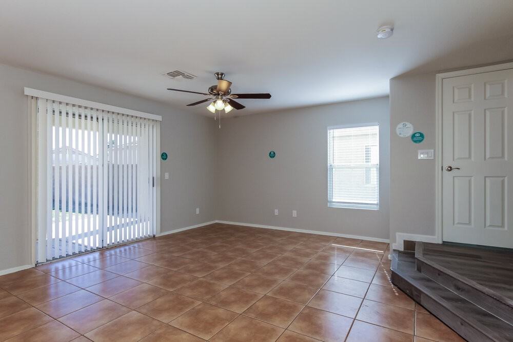 4419 N 112th Ave - Photo 4 of 17