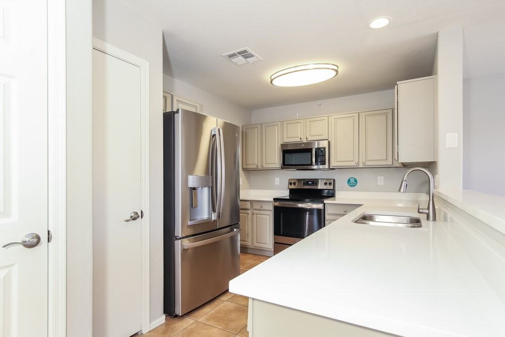 4419 N 112th Ave - Photo 7 of 17