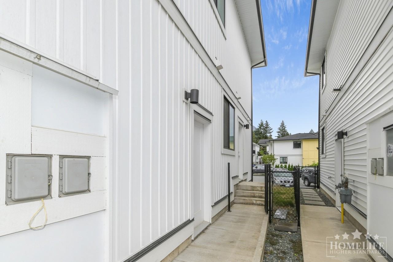 20157 Beacon Rd - Photo 2 of 19