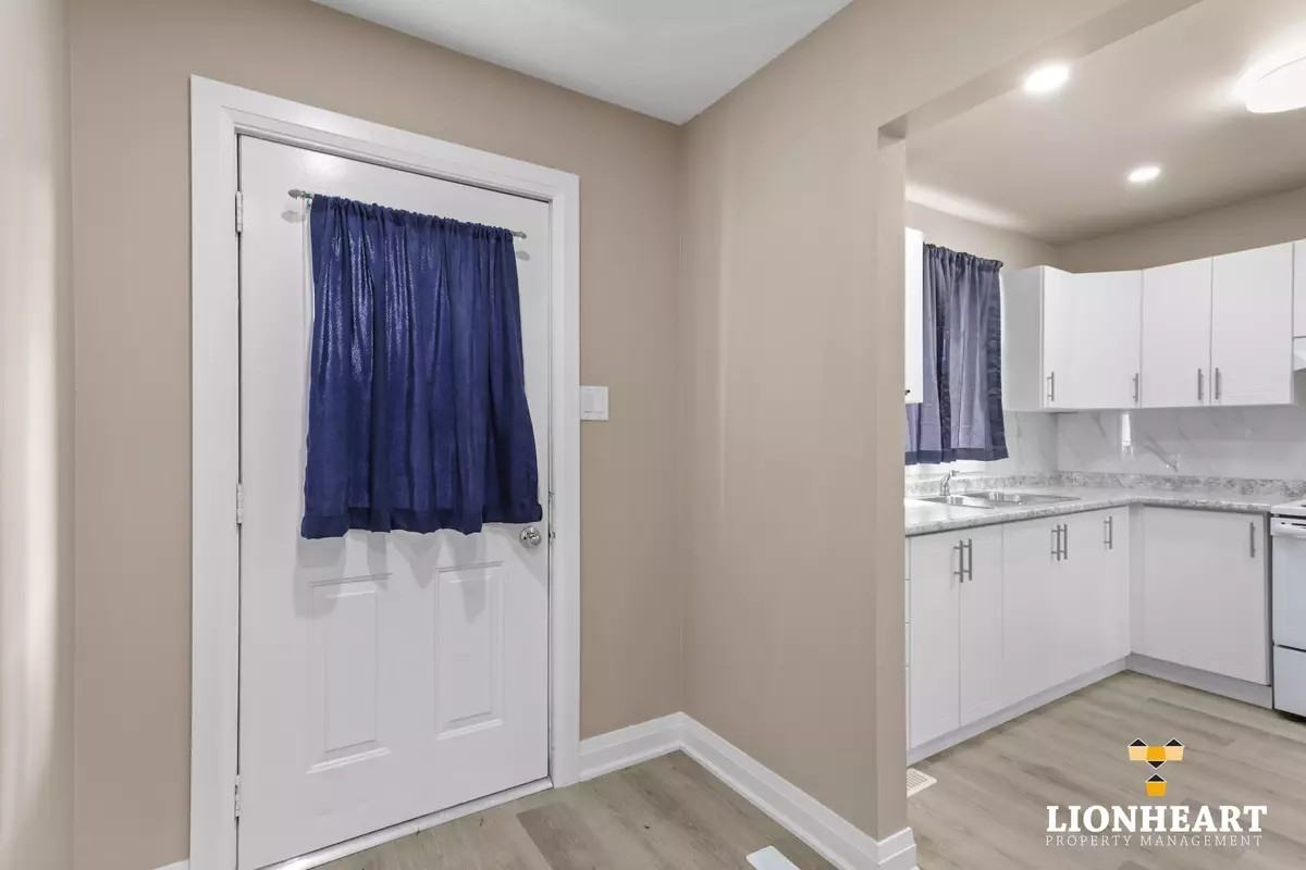 190 Fleming Dr - Photo 2 of 28