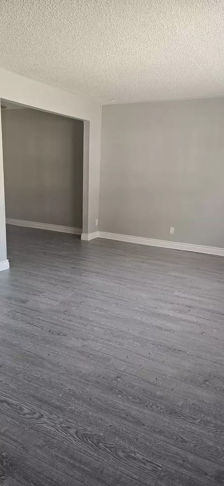 879 Carleton Pl - Photo 4 of 18