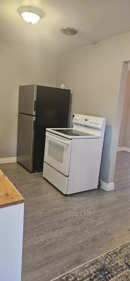 879 Carleton Pl - Photo 7 of 18