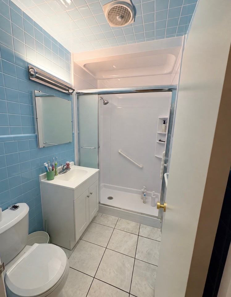 703 Waterloo St - Photo 6 of 8