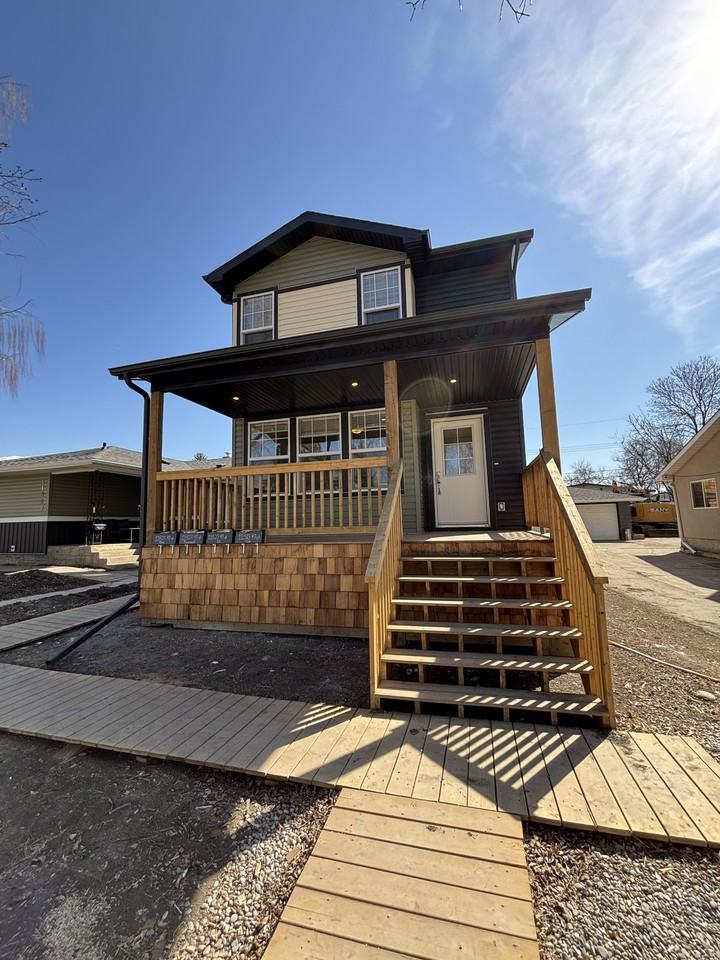 11827 47 St Nw - Photo 2 of 33