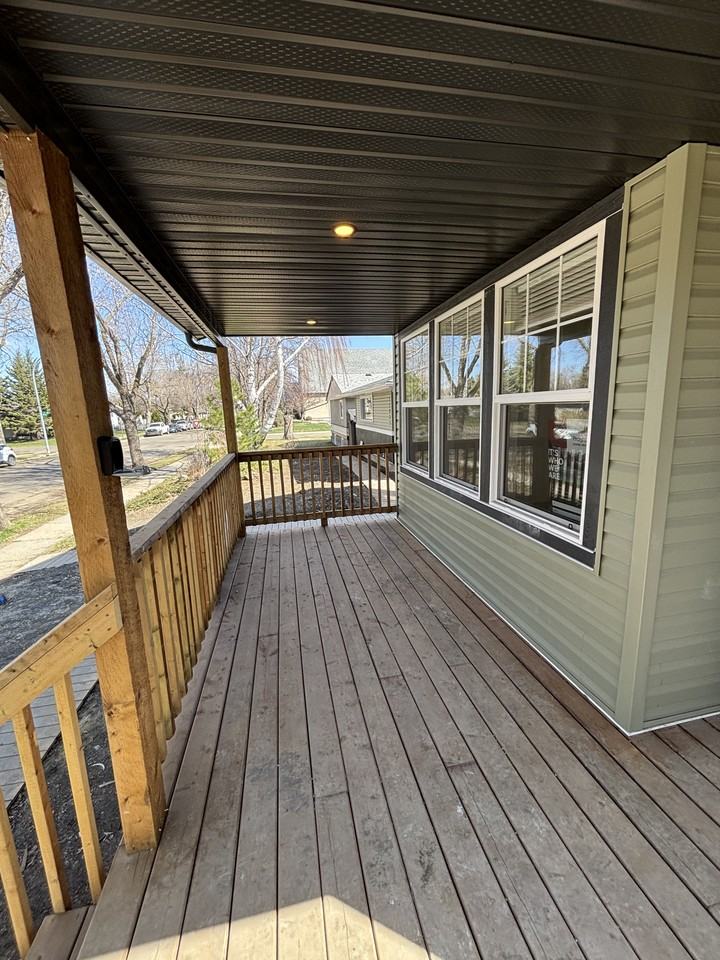 11827 47 St Nw - Photo 3 of 33