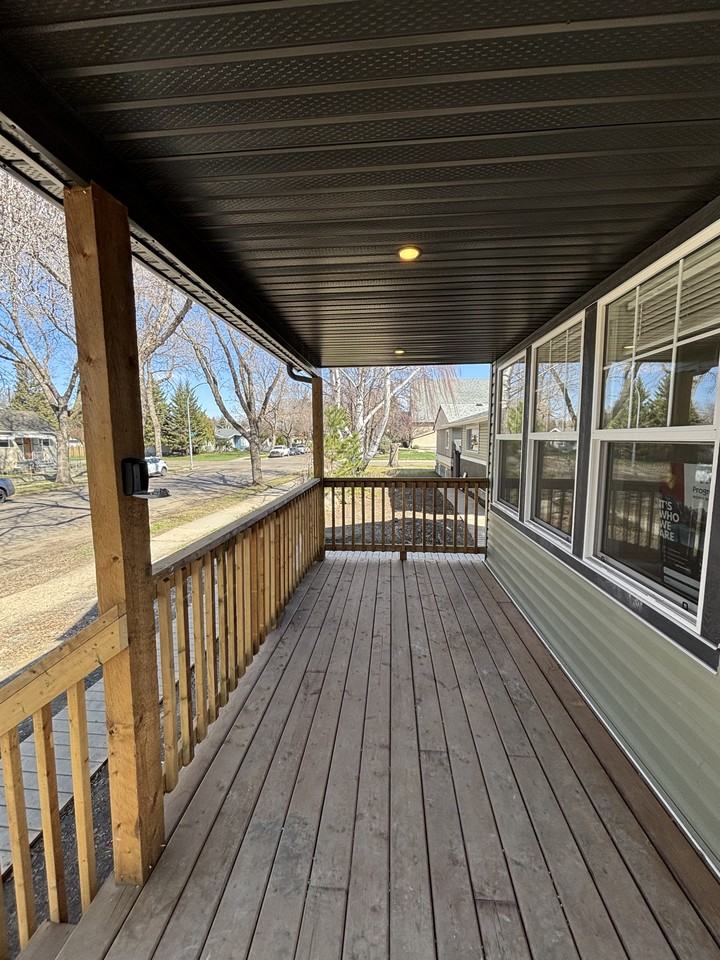 11827 47 St Nw - Photo 4 of 33
