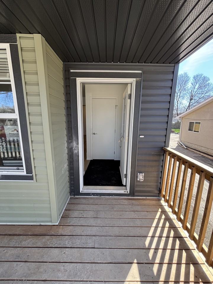 11827 47 St Nw - Photo 5 of 33