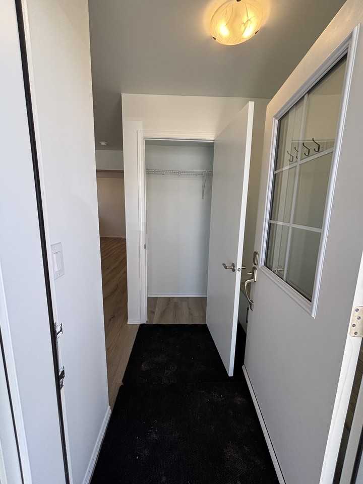 11827 47 St Nw - Photo 6 of 33
