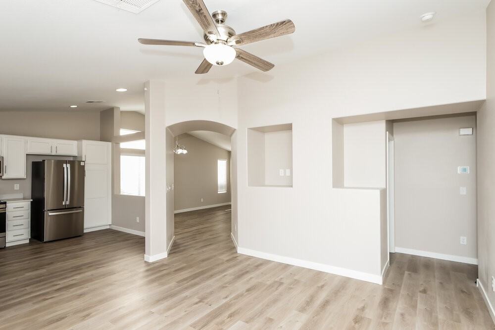 724 Cozy Canyon Dr - Photo 4 of 16