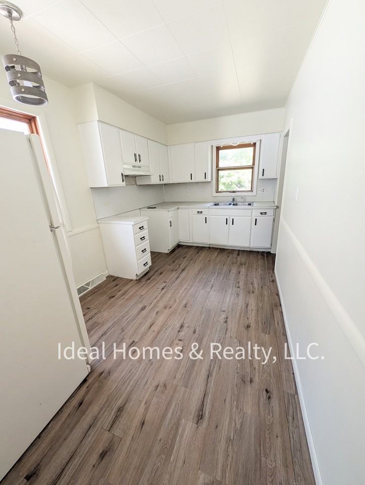 1123 Ida St #1 - Photo 2 of 8