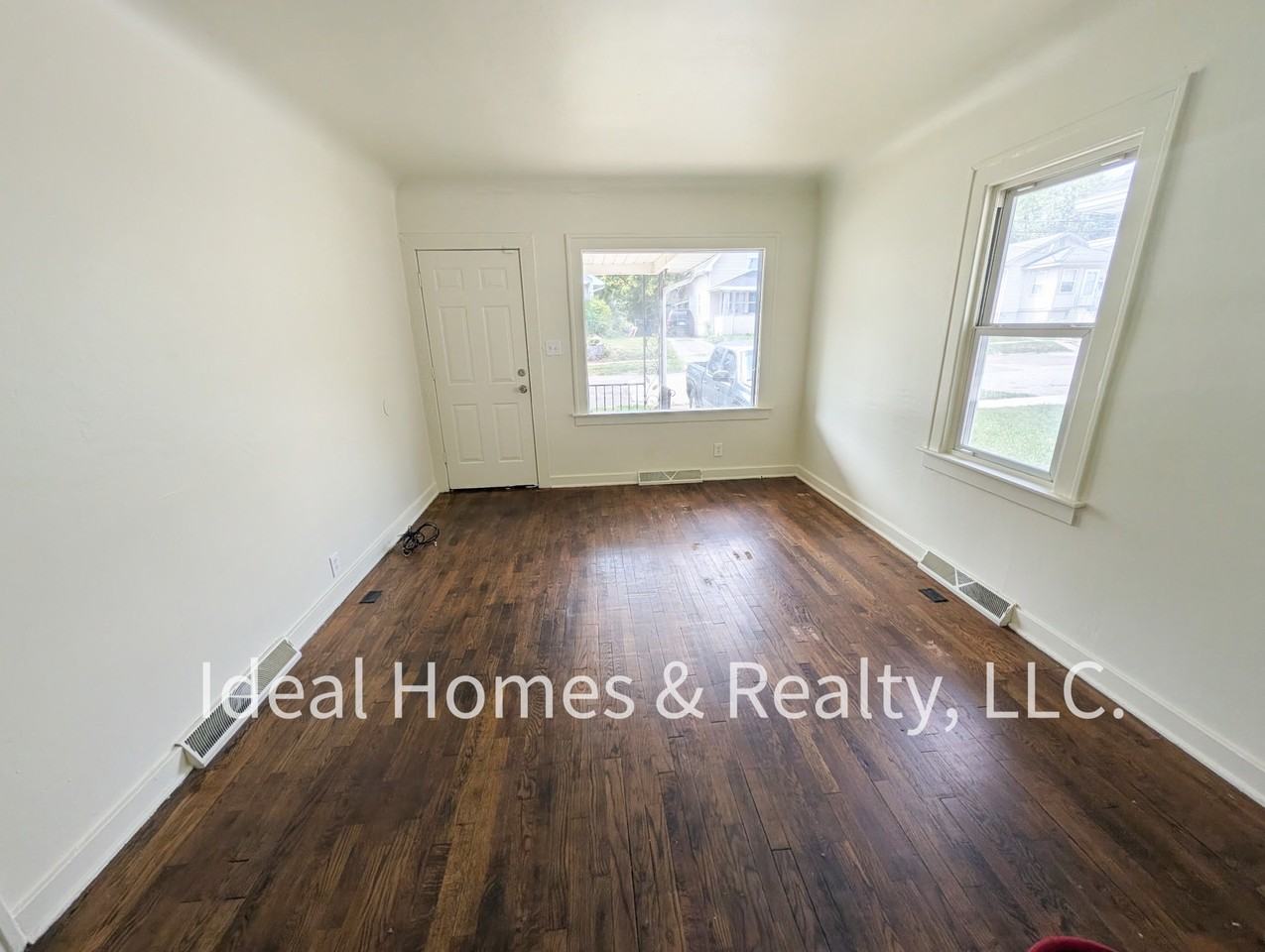 1123 Ida St #1 - Photo 3 of 8