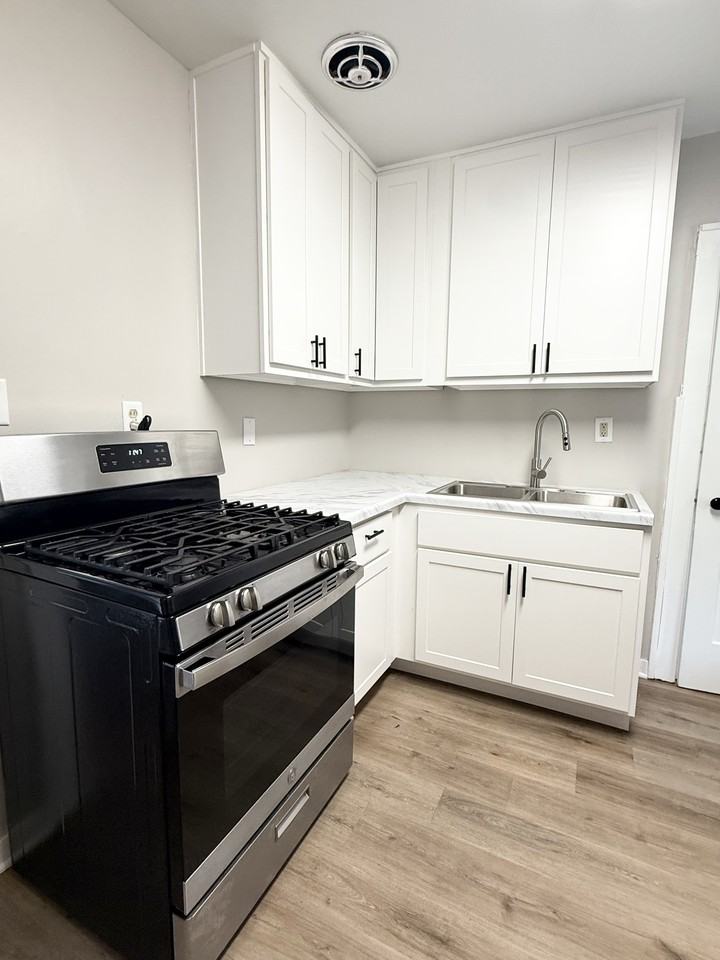 221 N Pinckney St #221UPPER - Photo 3 of 25