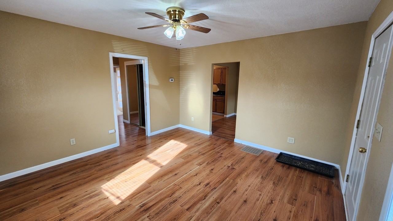 442 N Lennox St #1 - Photo 3 of 12