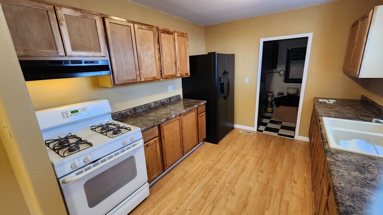 442 N Lennox St #1 - Photo 6 of 12