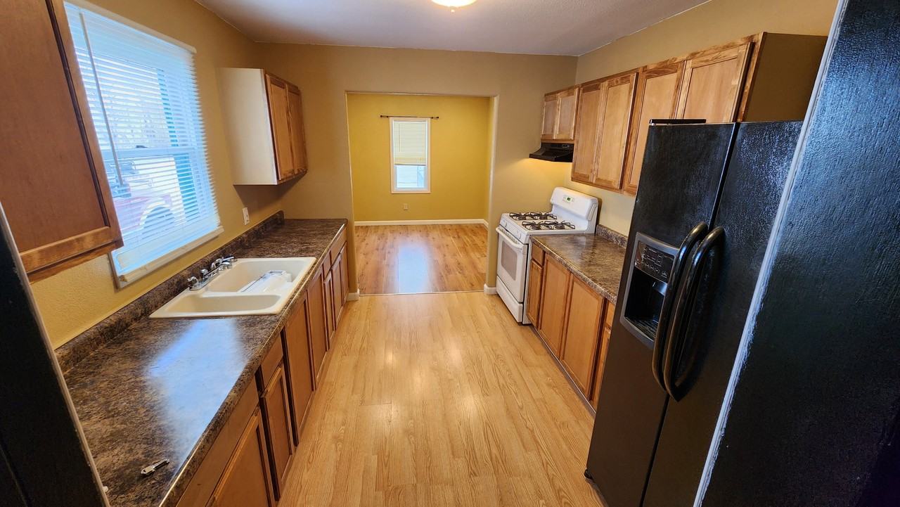 442 N Lennox St #1 - Photo 7 of 12